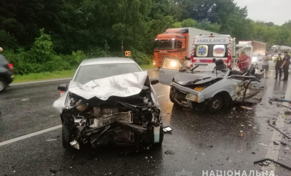 Потрійне ДТП в Хмільницькому районі: одна людина загинула, ще двоє у лікарні