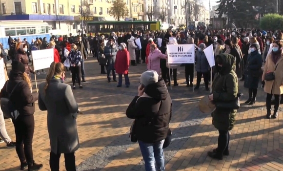 У Вінниці ресторатори вийшли на мітинг проти карантину вихідного дня