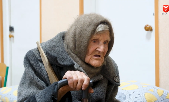 98 річна жінка подолала понад 10 кілометрів пішки, аби вийти з окупації