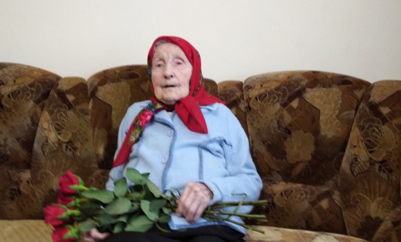 У Калинівці 100-річна бабуся відсвяткувала ювілей в Міжнародний жіночий день
