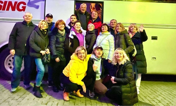 Актори вінницького театру вирушили у всеукраїнський тур з виставою “KVITKA”