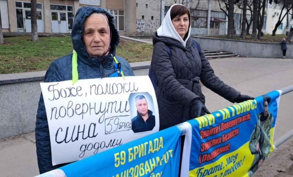 Акцію на підтримку зниклих безвісти та полонених захисників влаштували у Вінниці