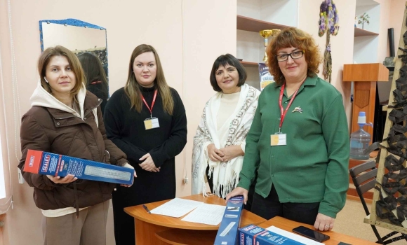 Акумуляторні ліхтарі від британських волонтерів отримали вінницькі родини