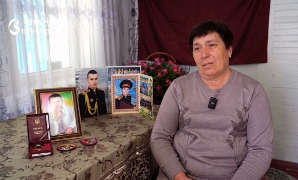 Алея сакур біля школи на Вінниччині мати увічнила пам'ять сина-розвідника Алея сакур біля школи на Вінниччині мати увічнила пам'ять сина-розвідника