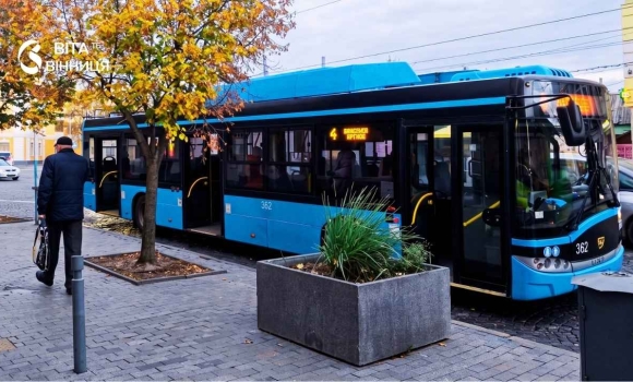 Асфальтують перехрестя у центрі Вінниці чотири тролейбусні маршрути змінили рух Асфальтують перехрестя у центрі Вінниці чотири тролейбусні маршрути змінили рух