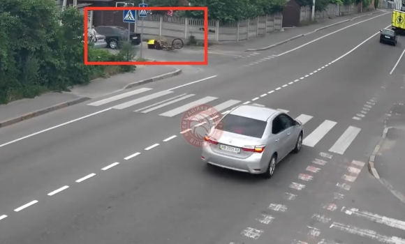 Аварія у Вінниці: водій BMW не надав перевагу у русі велосипедисту