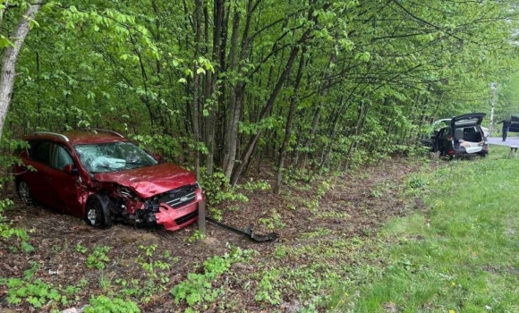 Автотроща під Вінницею 77-річний водій та молода жінка опинилися в лікарні 