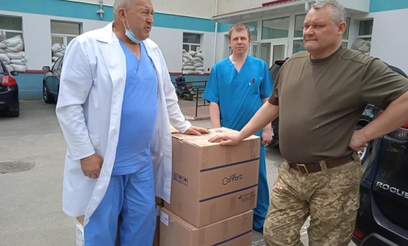 Калинівська лікарня отримала медичне обладнання від обласного гуманітарного штабу