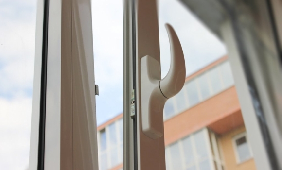 У Вінниці грабіжник, тікаючи від поліції, вистрибнув з вікна сьомого поверху