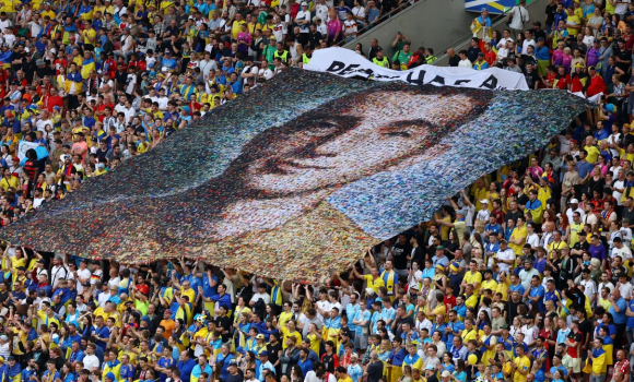Банер з "Грінкою" розгорнули вболівальники під час матчу Україна-Бельгія на "Євро 2024"