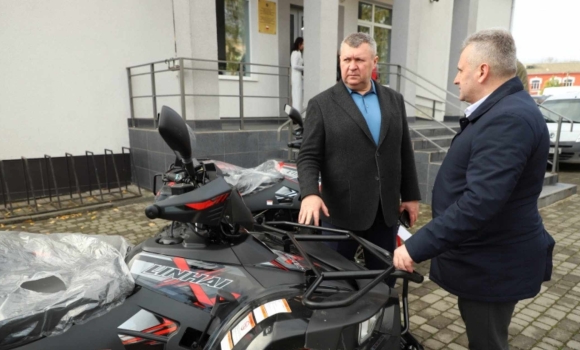 Барська громада передала на фронт два квадроцикли, бури та акумулятори до мавіків