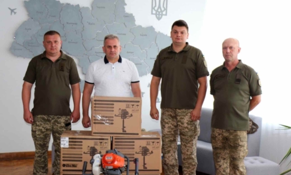 Барська громада передала військовим необхідне обладнання