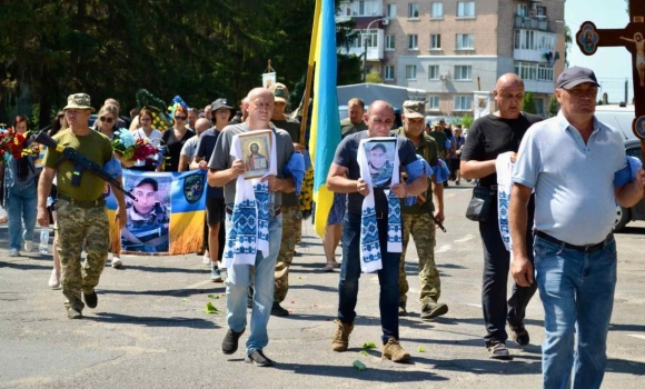 Бершадь попрощалася з загиблим на війні захисником