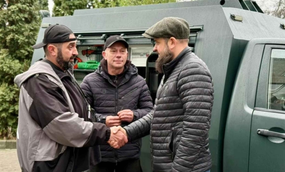 Бершадська громада передала військовим автономну мобільну ремонтну майстерню Бершадська громада передала військовим автономну мобільну ремонтну майстерню