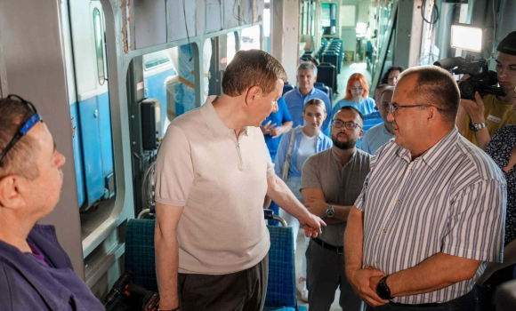 Безбар'єрність у дії у Вінниці представили низькопідлогову вставку для трамваїв Трам 2000