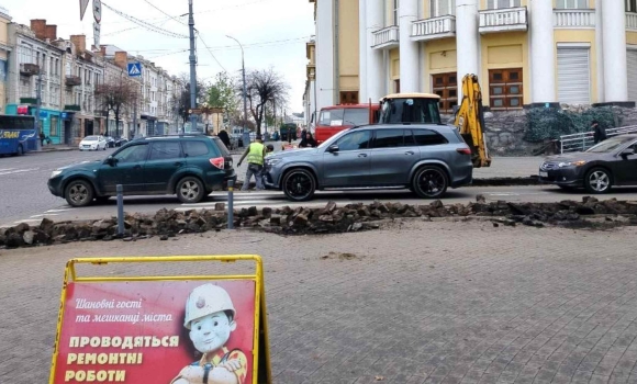 Безбар'єрний маршрут у Вінниці стартував другий етап робіт на розі вул.Соборної та Артинова
