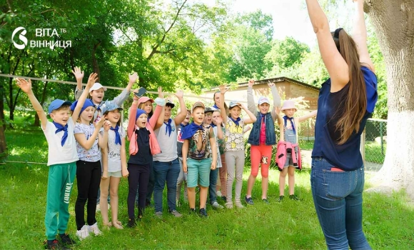 Безкоштовне харчування та поїздки за кордон чим цьогоріч дивуватимуть дитячі табори у Вінниці