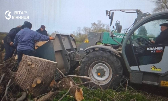 Безкоштовні дрова для родин ветеранів і загиблого Героя як на Калинівщині запасаються паливом Безкоштовні дрова для родин ветеранів і загиблого Героя як на Калинівщині запасаються паливом