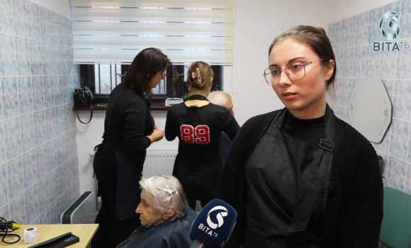 Безкоштовні стрижки як і для кого працює соціальна перукарня у Вінниці