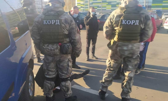 Силовики затримали чоловіка, що вимагав неіснуючий борг у вінничанина