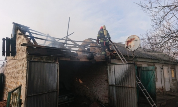 У Вінниці пожежа знищила покрівлю приватного гаража