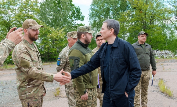 Бійцям, які тримають оборону на харківському та донецькому напрямках, передали з Вінниці допомогу