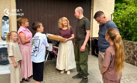 Благодійна фундація передала техніку багатодітній родині на Жмеринщині
