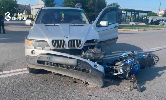BMW і мотоцикл Spark аварія з неповнолітнім мотоциклістом трапилась у Гайсині