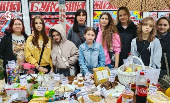 Бограч, завиванці й київський торт вінницькі ліцеїсти збирають донати на авто для бригади Бограч, завиванці й київський торт вінницькі ліцеїсти збирають донати на авто для бригади