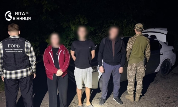 Брат пасажирки ховався в багажнику на Могилів-Подільщині зупинили авто з чоловіками призивного віку Брат пасажирки ховався в багажнику на Могилів-Подільщині зупинили авто з чоловіками призивного віку