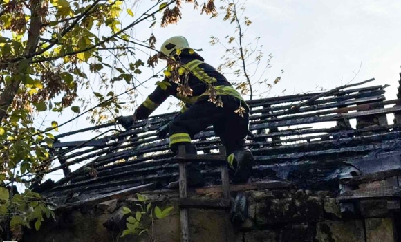 Через несправність пічного опалення у Вінниці горів будинок