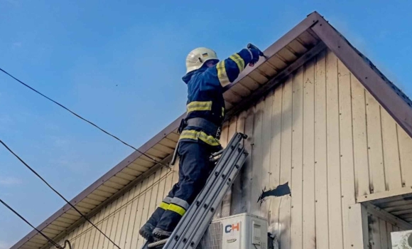 Через несправний кондиціонер загорівся магазин у Гайсинському районі