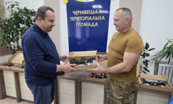Чернівецька громада передала військовим безпілотники та обладнання в рамках конкурсу Вінницької обласної Ради