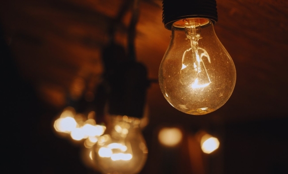 Чому на Вінниччині іноді менше відключень електроенергії, а подекуди минає й без них