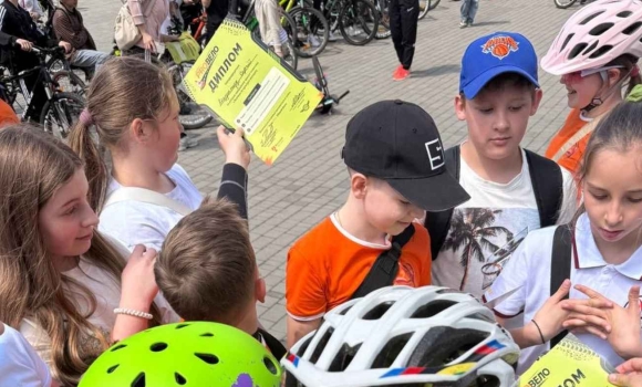 Чотири кілометри впевненості вінницькі школярі показали дорослим, як правильно їздити містом Чотири кілометри впевненості вінницькі школярі показали дорослим, як правильно їздити містом