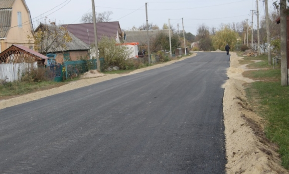 У Сальнику побудували майже два кілометри нової асфальтованої дороги