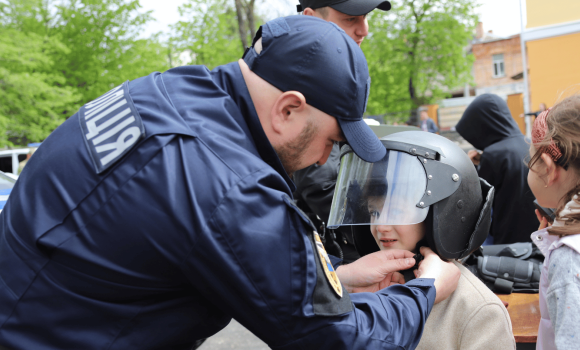 День цивільного захисту учні Вінницького ліцею №2 провели разом із поліцейськими та рятувальниками