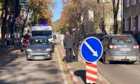 Дев'ятирічна дитина потрапила під колеса авто на Вінниччині