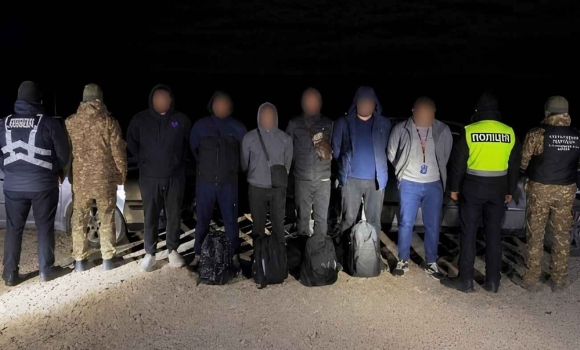 Ділки з Одеси й Житомира намагалися заробити на переправленні чоловіків через кордон Вінниччини