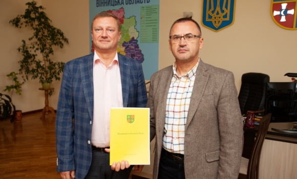 Директору Вінницької обласної дитячої клінічної лікарні вручили контракт