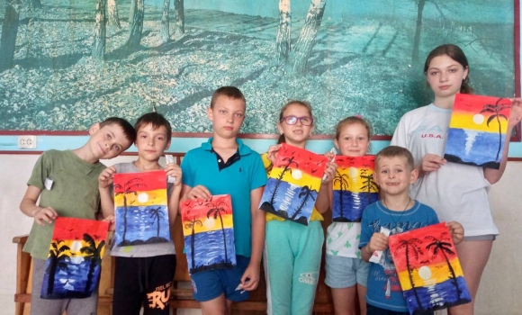 Дітей-переселенців у Вінниці запросили до живописної майстерні