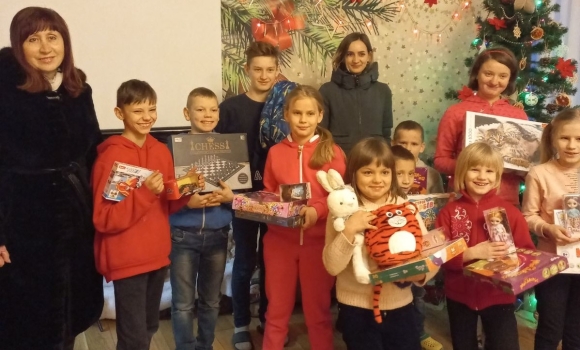 Діти з Вінницького центру соціально-психологічної реабілітації дітей отримали подарунки