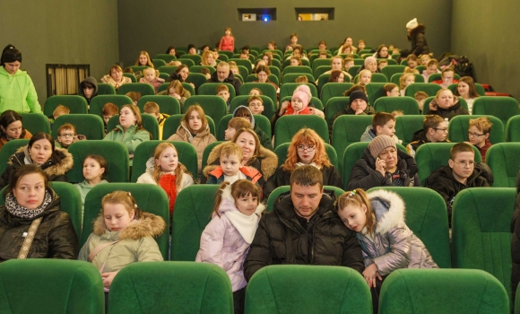 Для дітей пільгових категорій у Вінниці організували перегляд сімейного фільму