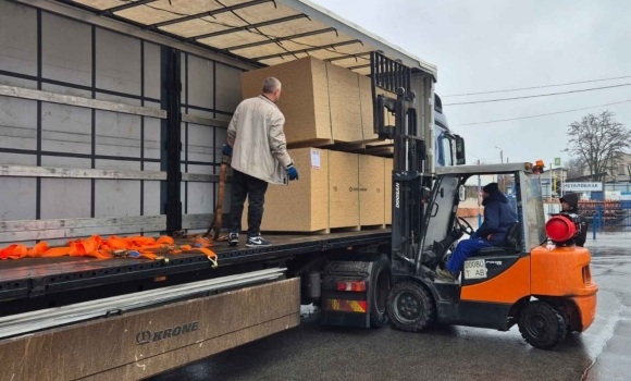 Для ліквідації наслідків ворожих обстрілів Вінниця передала Балаклії тисячу OSB плит Для ліквідації наслідків ворожих обстрілів Вінниця передала Балаклії тисячу OSB плит