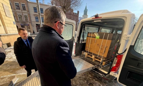 Для Вінниці з Мюнстеру передали мікроавтобус з пандусом та салоном-трансформером