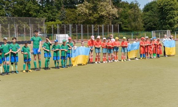 До Дня захисту дітей у Вінниці стартував чемпіонат з хокею на траві