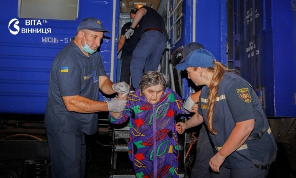 До Вінниці вночі прибули ще сім переселенців із прифронтових областей
