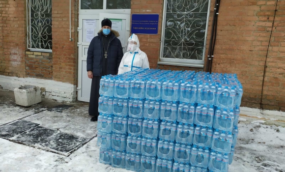 Вінницько-Барська єпархія передала допомогу у вінницьку лікарню