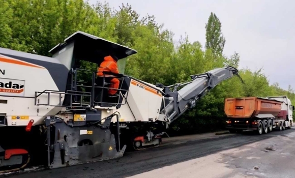 Дорожники працюють без вихідних де на Вінниччині саме зараз кладуть новий асфальт