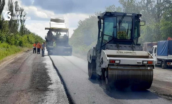 Дорожники Вінниччини перемістились на нову ділянку покриття оновлять на трасі Т-02-02 Дорожники Вінниччини перемістились на нову ділянку покриття оновлять на трасі Т-02-02